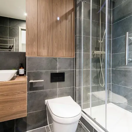 Ultra Modern 2 Bed Apartment - City Centre *