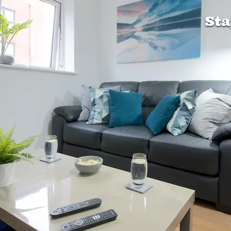Central Manchester Two Bedroom Flat With Parking