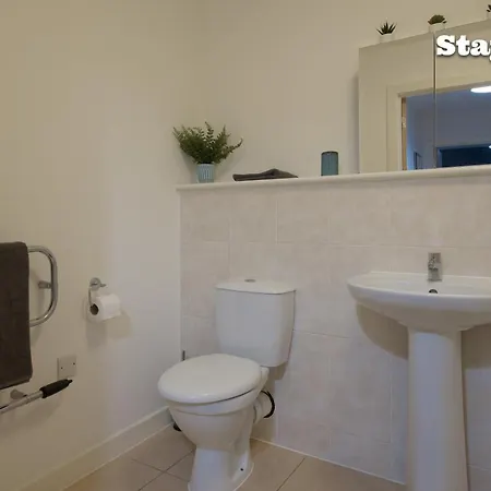 Central Manchester Two Bedroom Flat With Parking Апартаменты Манчестер