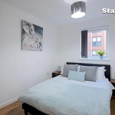 Central Manchester Two Bedroom Flat With Parking Апартаменты