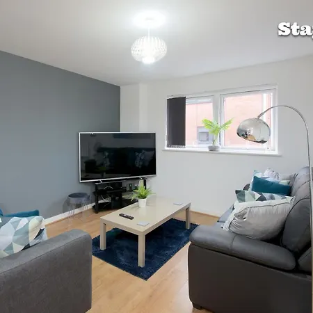 Central Manchester Two Bedroom Flat With Parking * Манчестер