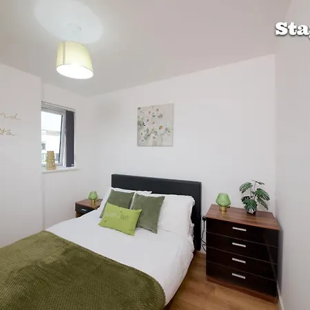 Central Manchester Two Bedroom Flat With Parking Апартаменты