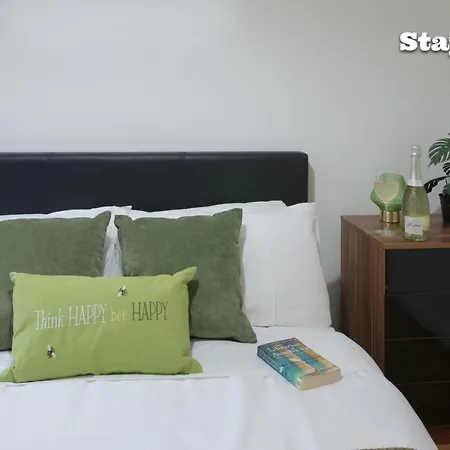 Апартаменты Central Manchester Two Bedroom Flat With Parking