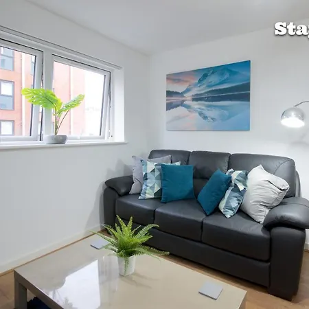 Central Manchester Two Bedroom Flat With Parking Апартаменты Манчестер