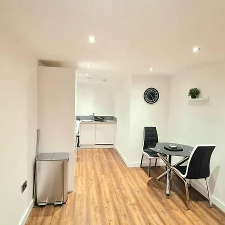 1-bedroom Aprt In Salford- Freeparking- Sleeps3