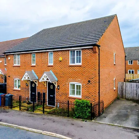 Luxury 3 Bedroom House Close To Center アパート *