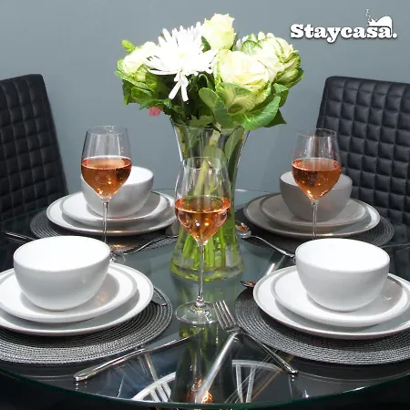 Central Manchester Two Bedroom Flat With Parking * Манчестер