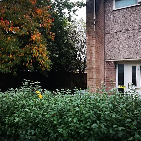 Residential Within Easy Reach Of Town شقة *