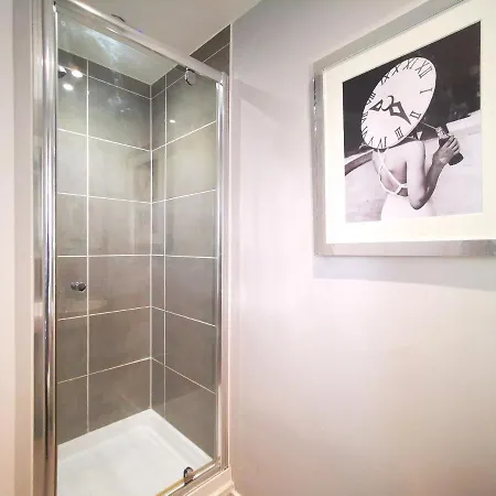 The Lawnswood - Holiday Home With Free Parking Near Coop Live & Etihad Semesterbostad Manchester