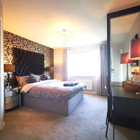 The Lawnswood - Holiday Home With Free Parking Near Coop Live & Etihad Manchester