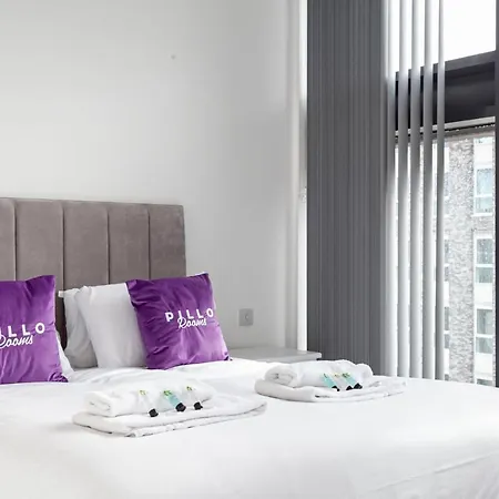 Ultra Chic And Modern Two Bedroom Duplex Penthouse In Manchester City Centre *