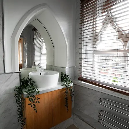 Milverton By Bevolve - Free Parking 3* Manchester