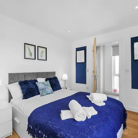 Stunning Centre Penthouse - Sleeps 10 - Parking *