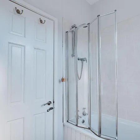 Cheerful 2 Bedroom Property Levenshulme *