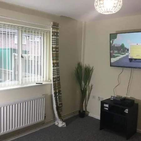 House - Close To Centre Sleeps 6 & Parking * Manchester