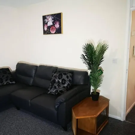 Holiday home House - Close To Centre Sleeps 6 & Parking *