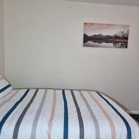 Holiday home House - Close To Centre Sleeps 6 & Parking Manchester