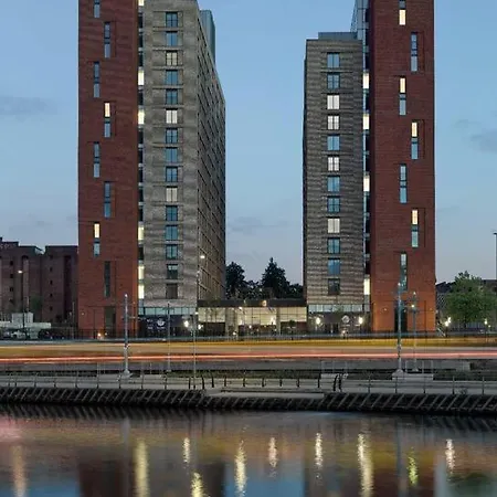 Stylish And Stunning Waterside Apt - Old Trafford