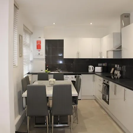 Beautiful, Spacious, Old Trafford *