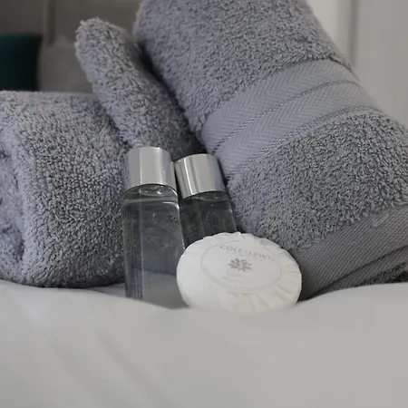 Beautiful, Spacious, Old Trafford 度假居