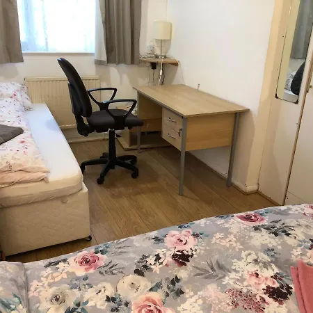Town House Near Piccadilly Train Station Дом отдыха *