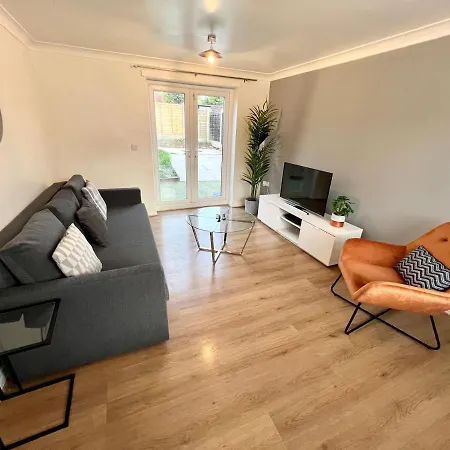 Spacious 3-bedroom House With 5 Beds And Sofa-bed Ferienhaus *