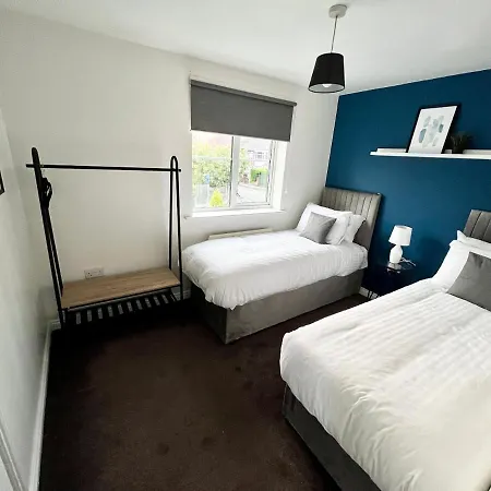 Spacious 3-bedroom House With 5 Beds And Sofa-bed * Manchester