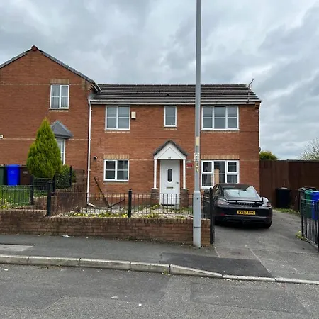 Spacious 3-bedroom House With 5 Beds And Sofa-bed *