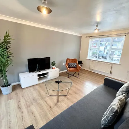 Spacious 3-bedroom House With 5 Beds And Sofa-bed Ferienhaus