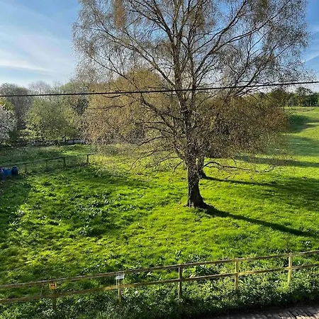 Дом отдыха Luxury Close To The With Hot Tub & Bbq Fire Pit. *