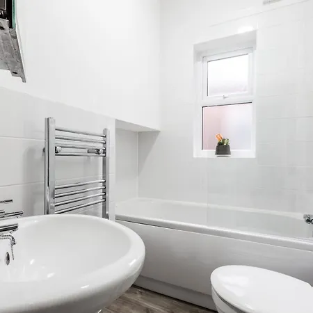 Clayton House - Spacious Near Etihad Stadium