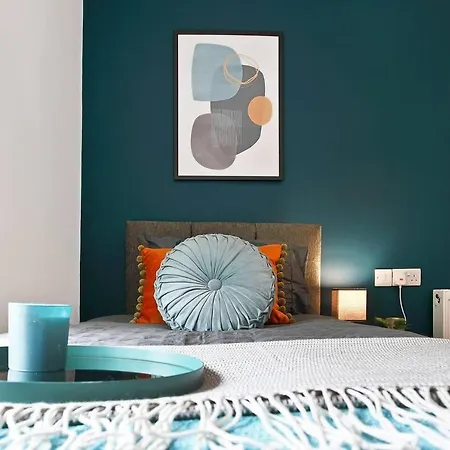 Stunning 4-Bed House In Manchester