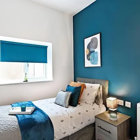 Stunning 4-Bed House In Manchester *