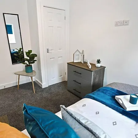 Stunning 4-Bed House In Manchester Σπίτι διακοπών *