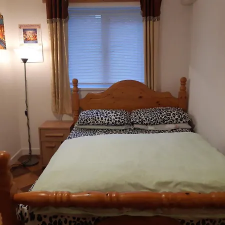 아파트 Comfortable Double Bedroom Lovely
