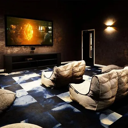 Student Only - Premium Studios With Breakfast At Vita Circle Square In Manchester Manchester