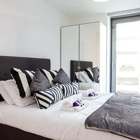 3 Bedroom Media City Apartment With Access To Cinema Room And Gym Lejlighed Manchester