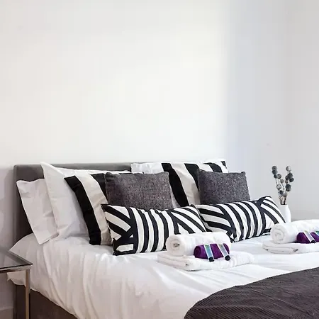 3 Bedroom Media City Apartment With Access To Cinema Room And Gym Lejlighed Manchester