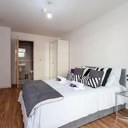 3 Bedroom Media City Apartment With Access To Cinema Room And Gym Lejlighed Manchester