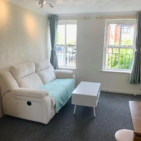 Beautiful Double Bedroom Hosted Near Uni And City Center *