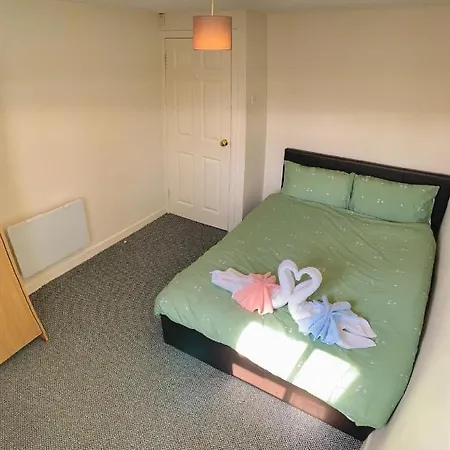 Beautiful Double Bedroom Hosted Near Uni And City Center Homestay Manchester