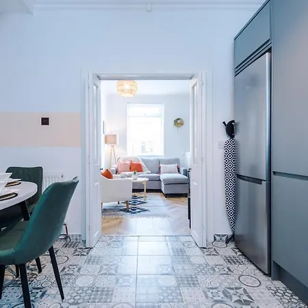 Rest&recharge @ Windsor House * Manchester