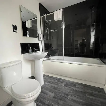 Mansion With Pool & Hot Tub Manchester Holiday home Manchester