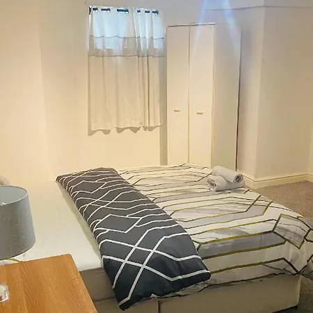 Beautiful Basement En-suite