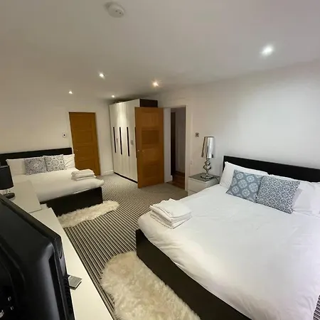 Mansion With Pool & Hot Tub Manchester Holiday home *