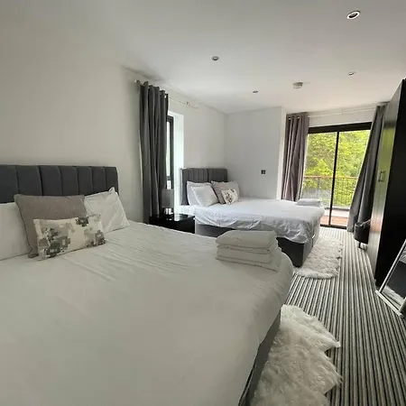 Mansion With Pool & Hot Tub Manchester Holiday home Manchester