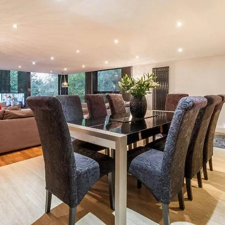 Mansion With Pool & Hot Tub Manchester Holiday home