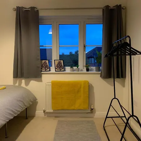 Spacious And Amazing 4 Bedroom Detached House * Manchester