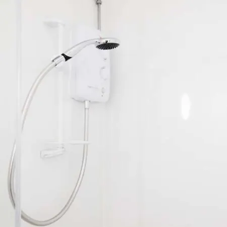 Modern Rooms For Students Only, Manchester - Sk *