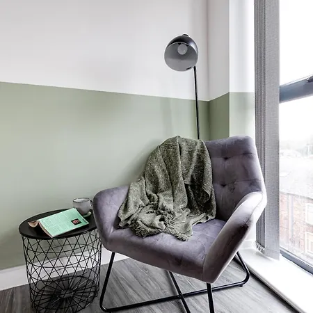 Stunning 2 Bed With Free Parking Close To Cc *